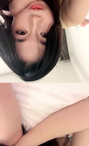 Cute amateur brunette naughty in solo jerking show on camera