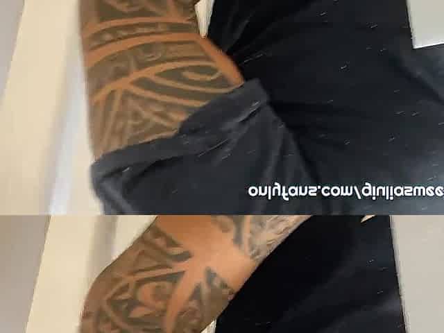 I catch the builder smelling my pants and with his hard dick in his hand