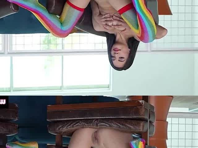 Large Jock Makes Scarlett's Screw Aperture Go Into Convulsions