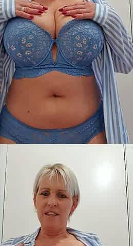 Awesome Big Boobs Blonde Masturbates In The Shower