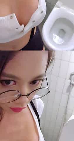 Big boob brunette masturbates on webcam