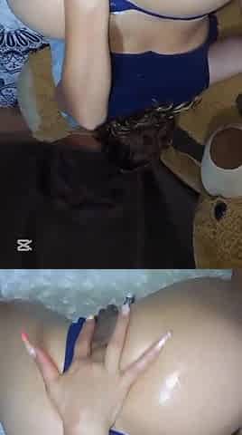 Vibrator in the booty