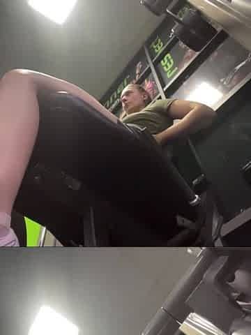 Fingering yummy snatch in the public