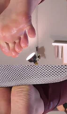 Leya - Shiny feet show
