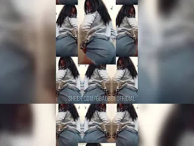 Floozy showing her butt as that babe likes!