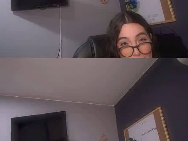 Slender secretary bangs her boss mid-encounter