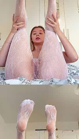 Hot teen blond in white tights showing her exposed twat ????