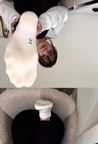 Amateur Foot Fetish Girlfriend Sucks and gives a Footjob