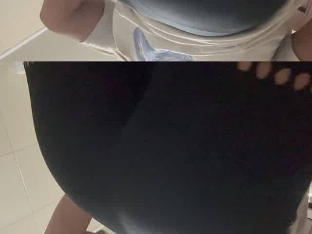 Farting in Very Tight Leggings