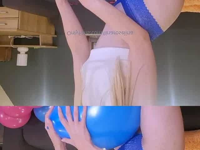 Amateur Webcam Cute Teen Plays Solo with Big