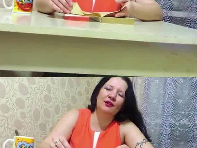 A plump gal pees, whilst reading a book. Homemade urine fetish.