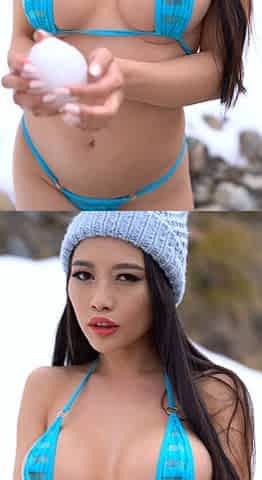 Naughty Japanese babe Ayaka Tomoda masturbates