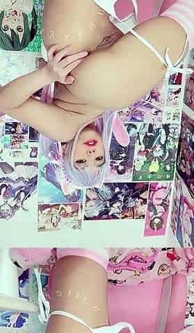 CLOSE UP OF TEENS PARADISE