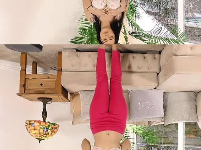 Natural brunette solo toying