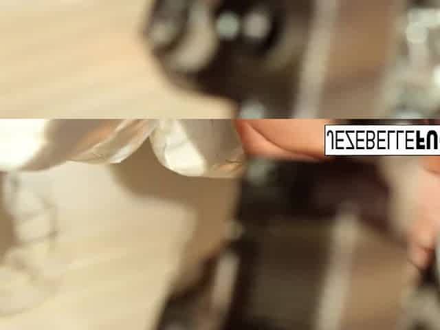 Hawt Jezebelle Bond works her vagina on the bed
