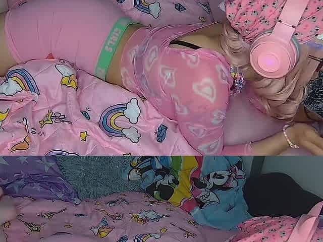 HAWT HAWT ASMR EAR SUCKING GAMERGIRL