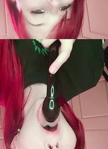 Solo Teen Using Toys Hairbrush and Finger Free Porn