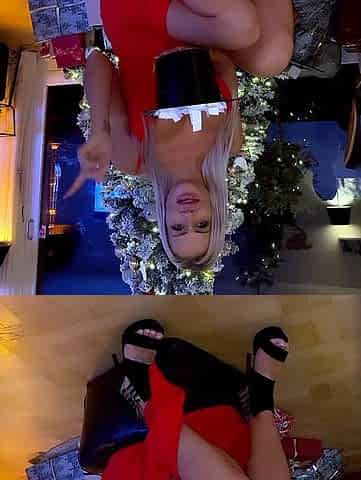 Big boobs webcam slut toys her asshole