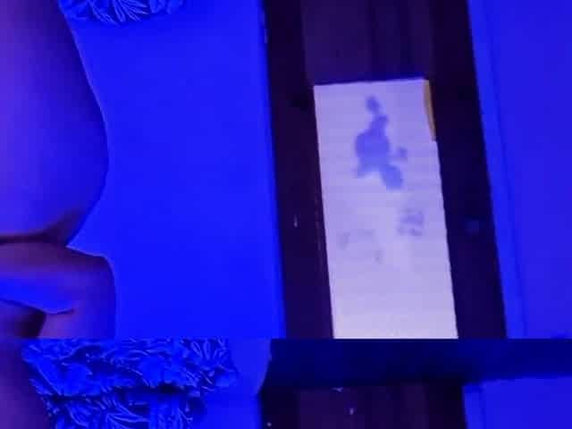 Russian girl uses sex toys to orgasm on webcam solo