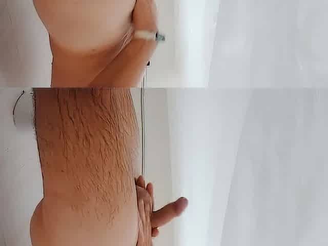 Me masturbo en la ducha de un hotel