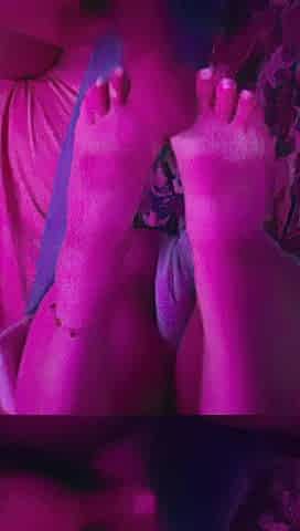 Jacking Off on Sammy Soles Cute Latin babe Toes w French Pedicure