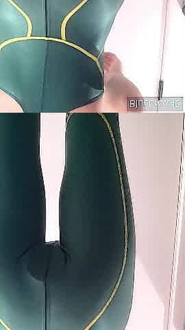 Wearing a buttplug and a competition swimsuit, the femboy masturbates and cums with a AV sex tool