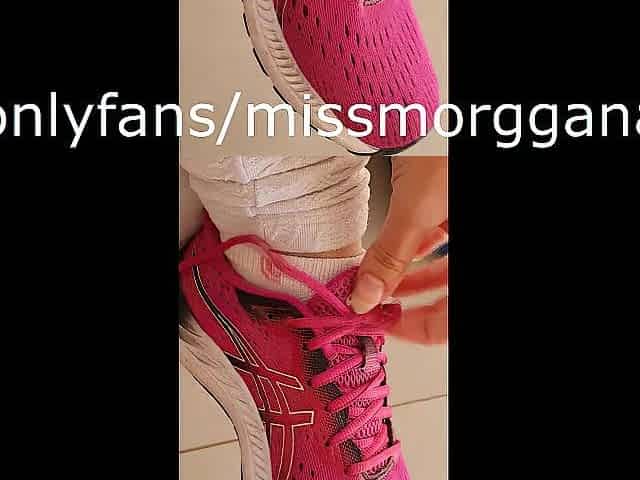 POST-GYM FEET SMELLING + WORSHIP
