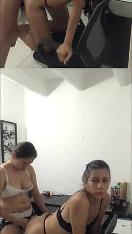 I screw a foreigner's vagina with my harness on all fours.