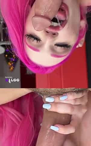 Thick yoga beauty shares passionate intense staring desire