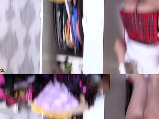 Close up MILF masturbation