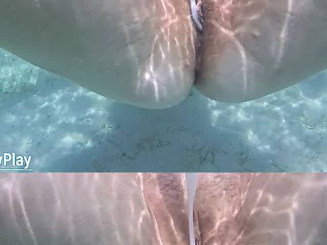 Open twat creampie underwater, cum inside
