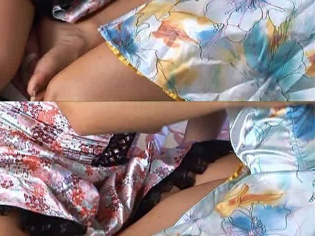 Flirty teen lesbians lick