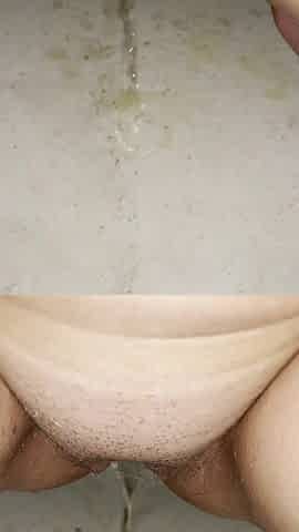 Beauty piddles in tub