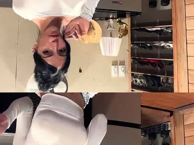 Brunette Solo Webcam Masturbation