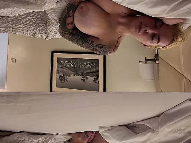 Cubbi Thompson Waking up Excited and Rubbing My Moist Vagina