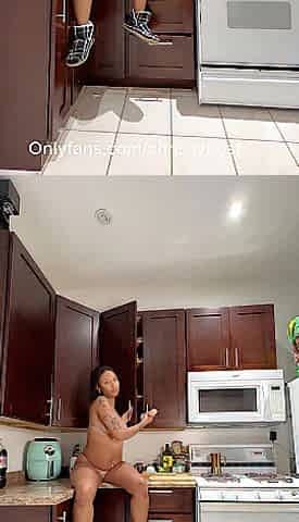 Banging my taut vagina on the kitchen counter