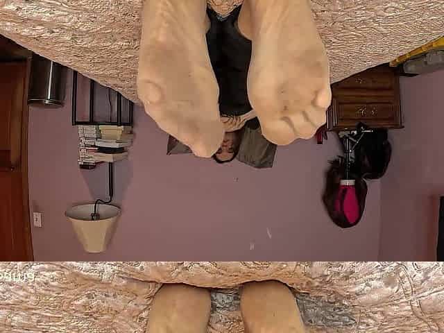 Jerk off to My Nylon Feet