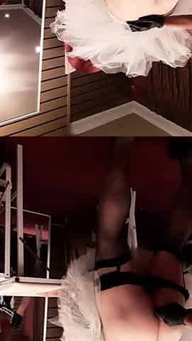 Amateur cam girl fingers and toys with her loose ass