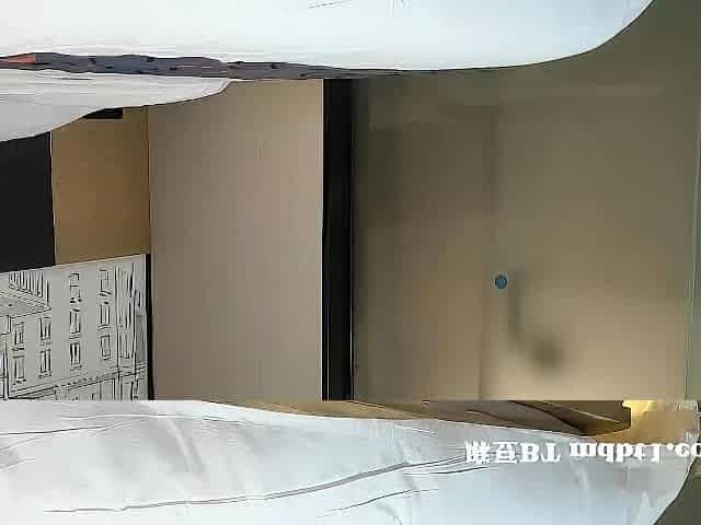 Chubby amateur nude on hidden cam