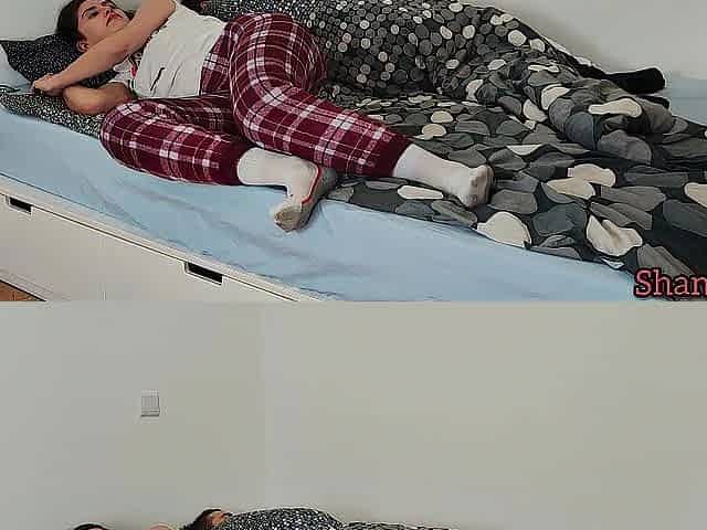 FOOT FETISH BRUNETTE HAIR SUCKING TOE IN THE MORNING SHANAXNOW