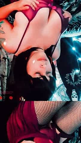 Big boob brunette masturbates on webcam