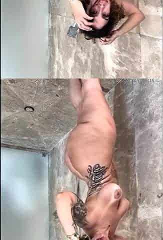 Webcam sex show featuring a brunette amateur MILF