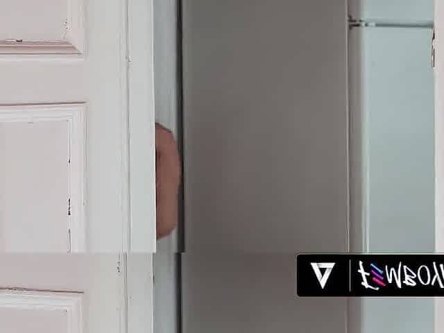 FEMBOYISH - Dong Enzo Muller Get Lascivious Post-Shower Seeing Femboy BF Shea Parker's Bubble Booty