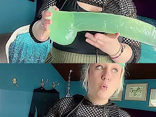 Chubby Pawg Takes Huge Dildo In Her Ass P1
