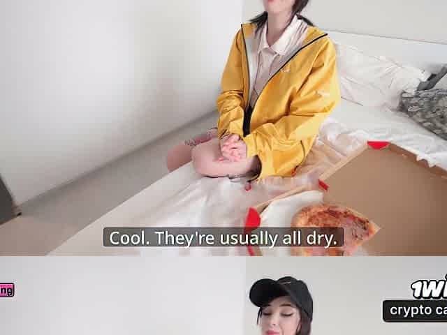 The Courier Masturbated And Squirted On The Pizza. She Delivered The Cum-covered Pizza To The Customer