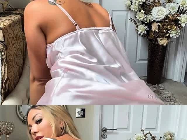 Blonde solo jerking off