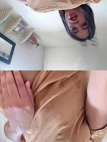 wet mother i'd like to fuck plays in the shower with her chubby vagina
