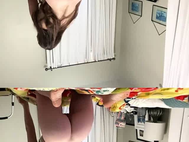 Hot amateur babe masturbates on cam
