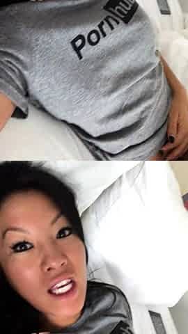 Amateur Asian babe solo masturbation