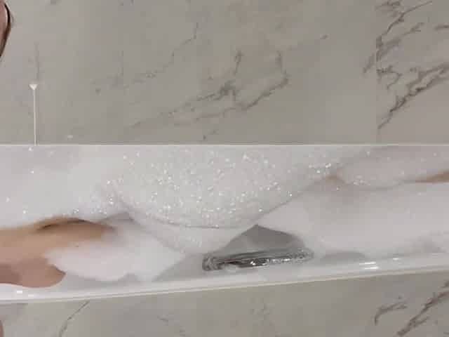 Squirting and Masturbating in a Bathroom with Lots of Bubble Bath